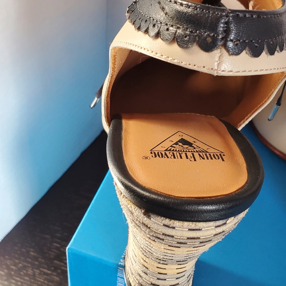 Fluevog Miracles Levitation sz9 cream and black - Picture 8 of 12
